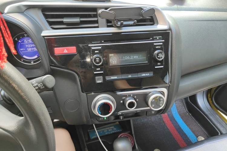 Used Honda Fit 2014 1.5L SE CVT Fashion Model Audio And AC Panel