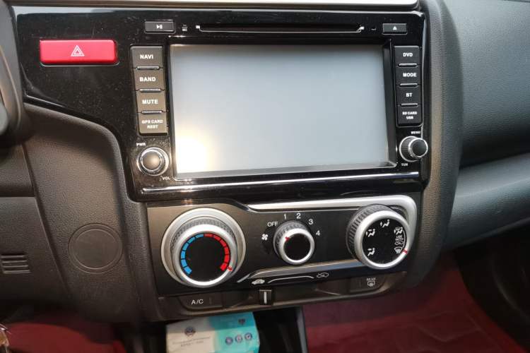 Used Honda Fit 2014 1.5L SE CVT Fashion Model Audio And AC Panel