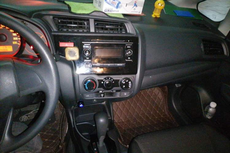 Used Honda Fit 2014 1.5L LX CVT Comfort Model Audio And AC Panel