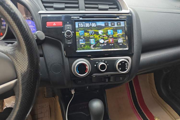 Used Honda Fit 2014 1.5L SE CVT Fashion Model Audio And AC Panel