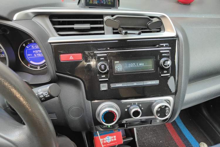 Used Honda Fit 2014 1.5L SE CVT Fashion Model Audio And AC Panel