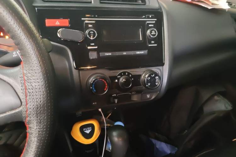 Used Honda Fit 2014 1.5L LX CVT Comfort Model Audio And AC Panel