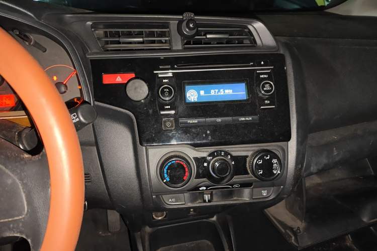 Used Honda Fit 2014 1.5L LX Manual Comfort Model Audio And AC Panel