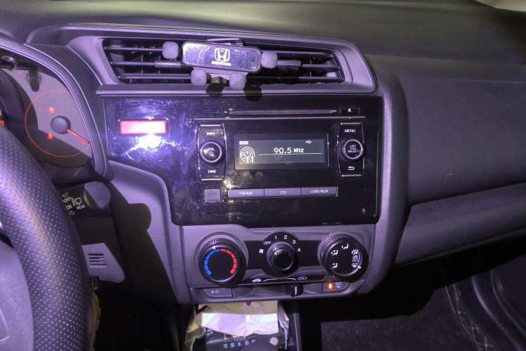 Used Honda Fit 2014 1.5L LX CVT Comfort Model Audio And AC Panel