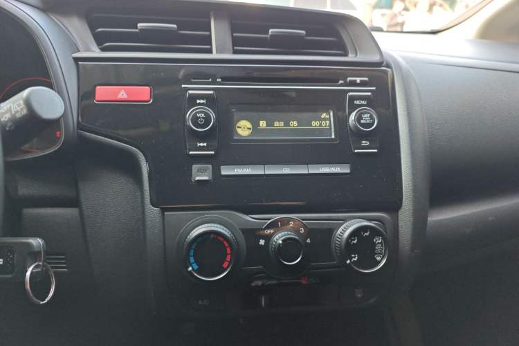 Used Honda Fit 2014 1.5L LX CVT Comfort Model Audio And AC Panel