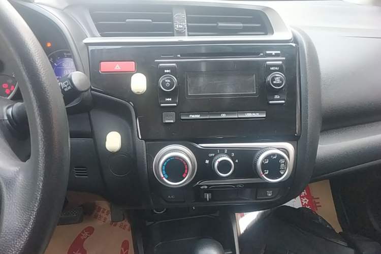 Used Honda Fit 2014 1.5L SE CVT Fashion Model Audio And AC Panel