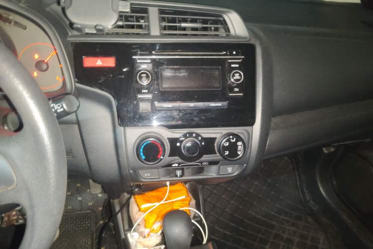 Used Honda Fit 2014 1.5L LX CVT Comfort Model Audio And AC Panel