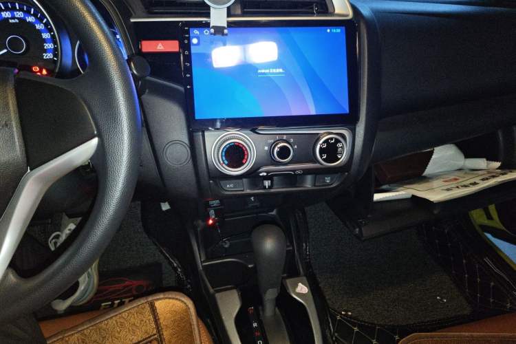 Used Honda Fit 2014 1.5L SE CVT Fashion Model Audio And AC Panel