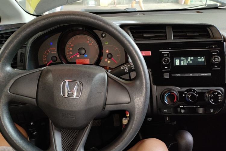Used Honda Fit 2014 1.5L LX CVT Comfort Model Center Console
