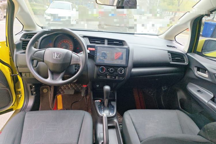 Used Honda Fit 2014 1.5L LX CVT Comfort Model Center Console