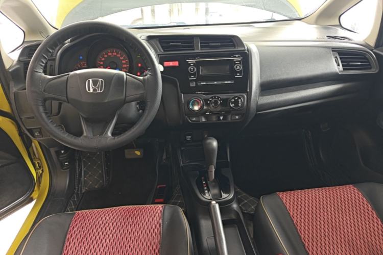 Used Honda Fit 2014 1.5L LX CVT Comfort Model Center Console