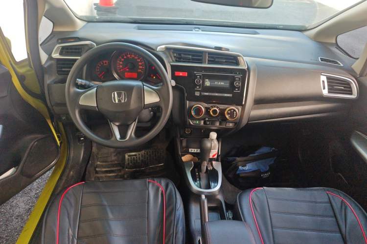 Used Honda Fit 2014 1.5L LX CVT Comfort Model Center Console