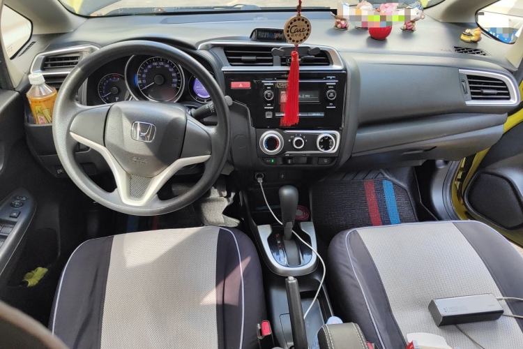 Used Honda Fit 2014 1.5L SE CVT Fashion Model Center Console