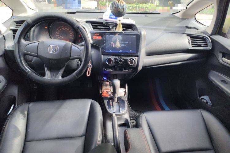 Used Honda Fit 2014 1.5L LX CVT Comfort Model Center Console