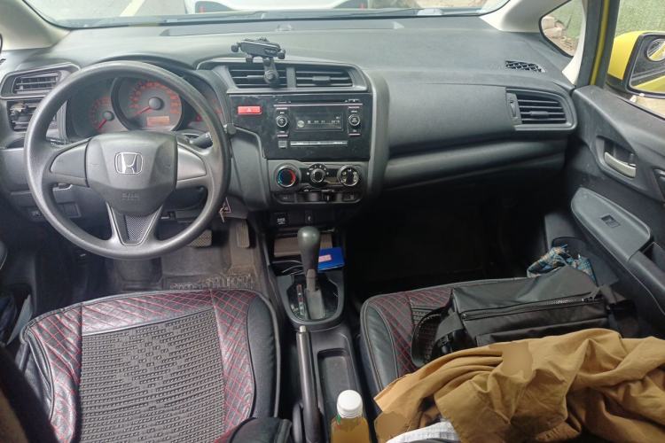 Used Honda Fit 2014 1.5L LX CVT Comfort Model Center Console