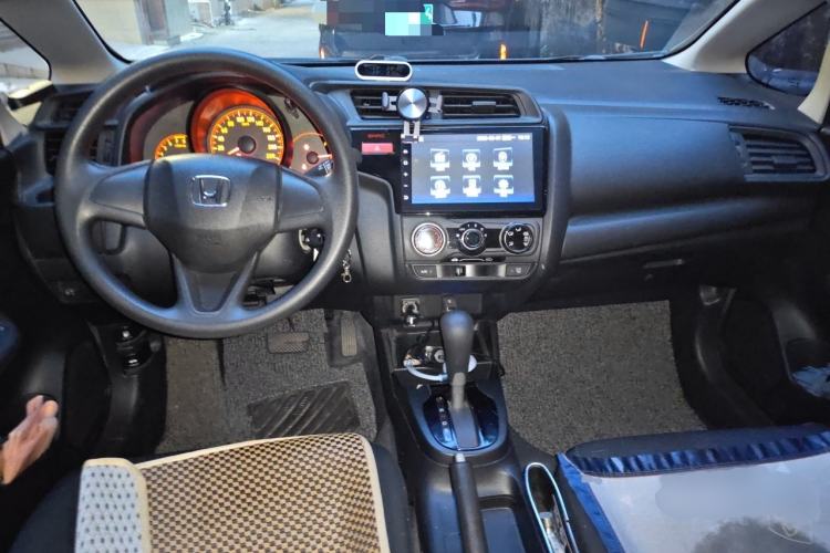 Used Honda Fit 2014 1.5L SE CVT Fashion Model Center Console