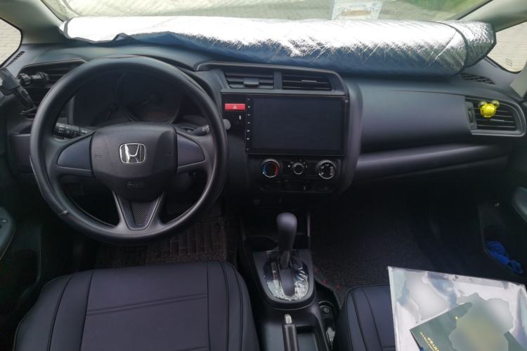 Used Honda Fit 2014 1.5L LX CVT Comfort Model Center Console
