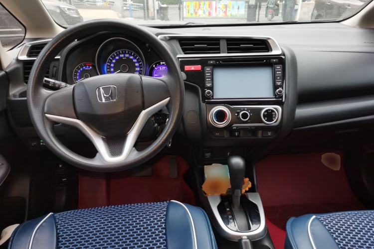 Used Honda Fit 2014 1.5L SE CVT Fashion Model Center Console
