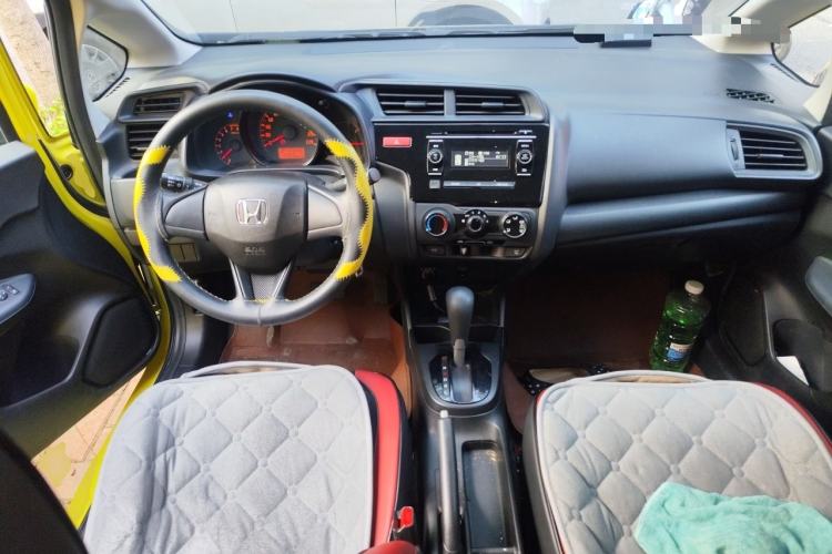 Used Honda Fit 2014 1.5L LX CVT Comfort Model Center Console