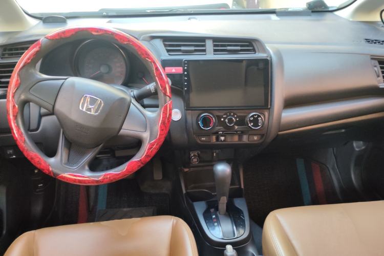 Used Honda Fit 2014 1.5L LX CVT Comfort Model Center Console