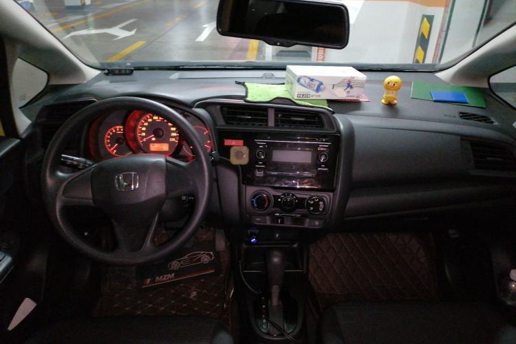 Used Honda Fit 2014 1.5L LX CVT Comfort Model Center Console