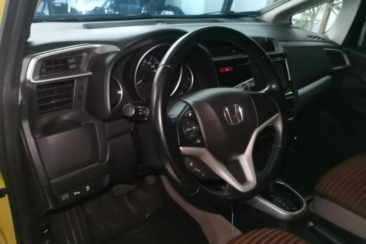 Used Honda Fit 2014 1.5L EXLI CVT Leading Model Center Console