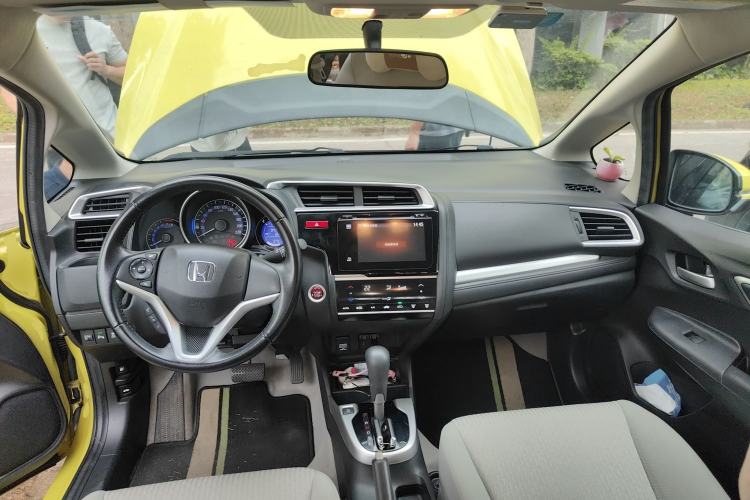 Used Honda Fit 2014 1.5L EXLI CVT Leading Model Center Console