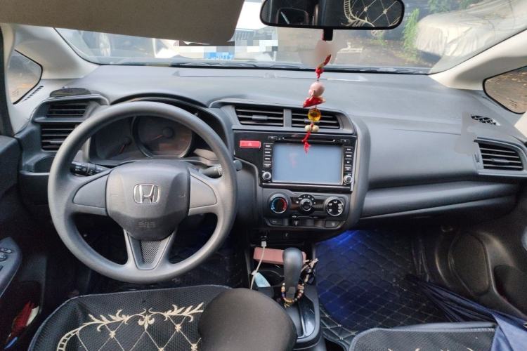 Used Honda Fit 2014 1.5L LX CVT Comfort Model Center Console