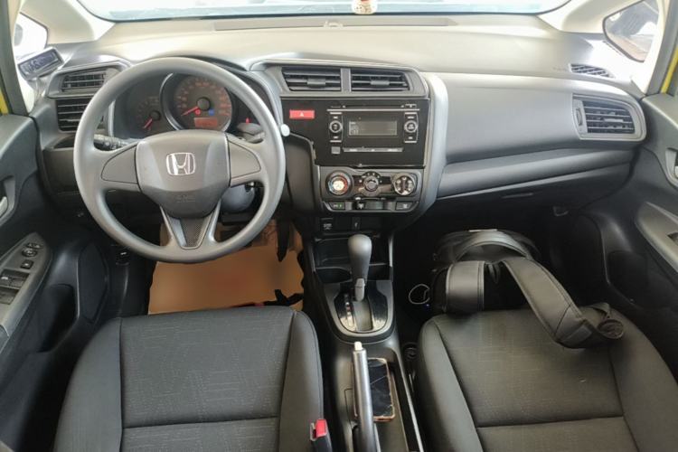 Used Honda Fit 2014 1.5L LX CVT Comfort Model Center Console