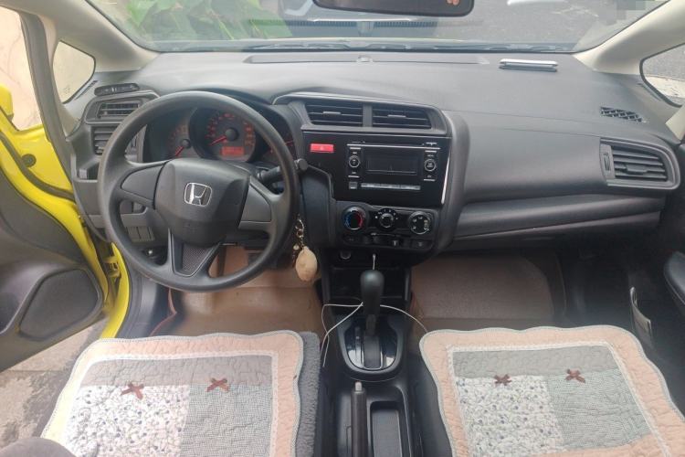 Used Honda Fit 2014 1.5L LX CVT Comfort Model Center Console
