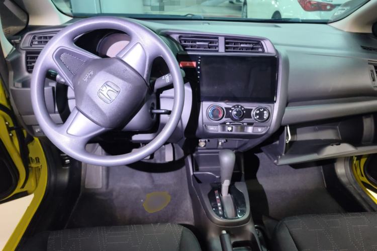 Used Honda Fit 2014 1.5L LX CVT Comfort Model Center Console