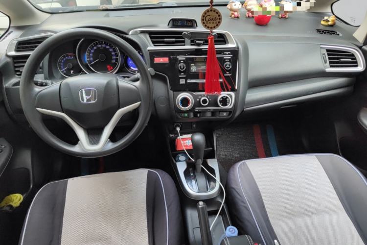 Used Honda Fit 2014 1.5L SE CVT Fashion Model Center Console