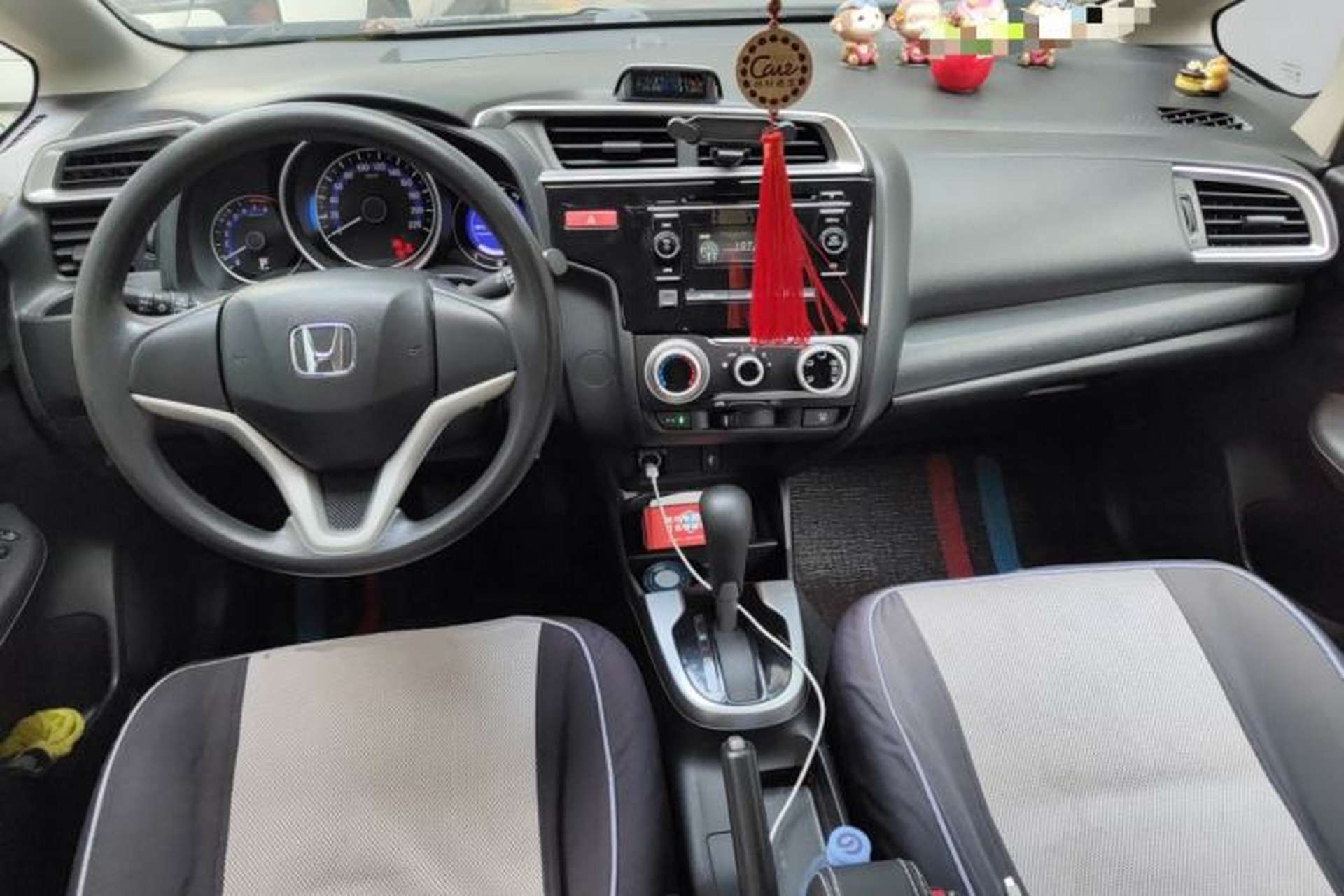 Used Honda Fit 2014 1.5L SE CVT Fashion Model Center Console