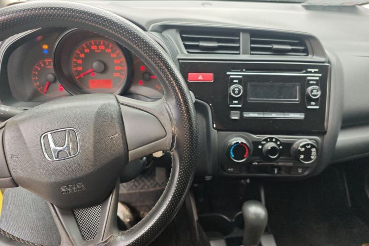 Used Honda Fit 2014 1.5L LX CVT Comfort Model Center Console