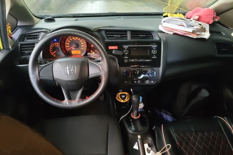 Used Honda Fit 2014 1.5L LX CVT Comfort Model Center Console