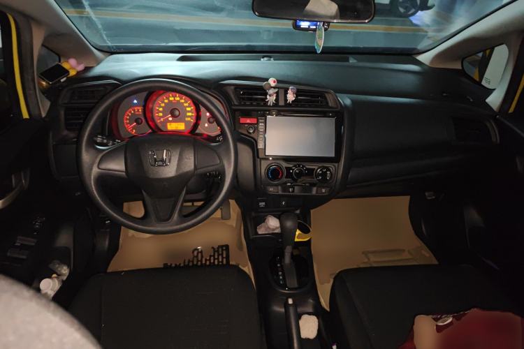 Used Honda Fit 2014 1.5L LX CVT Comfort Model Center Console