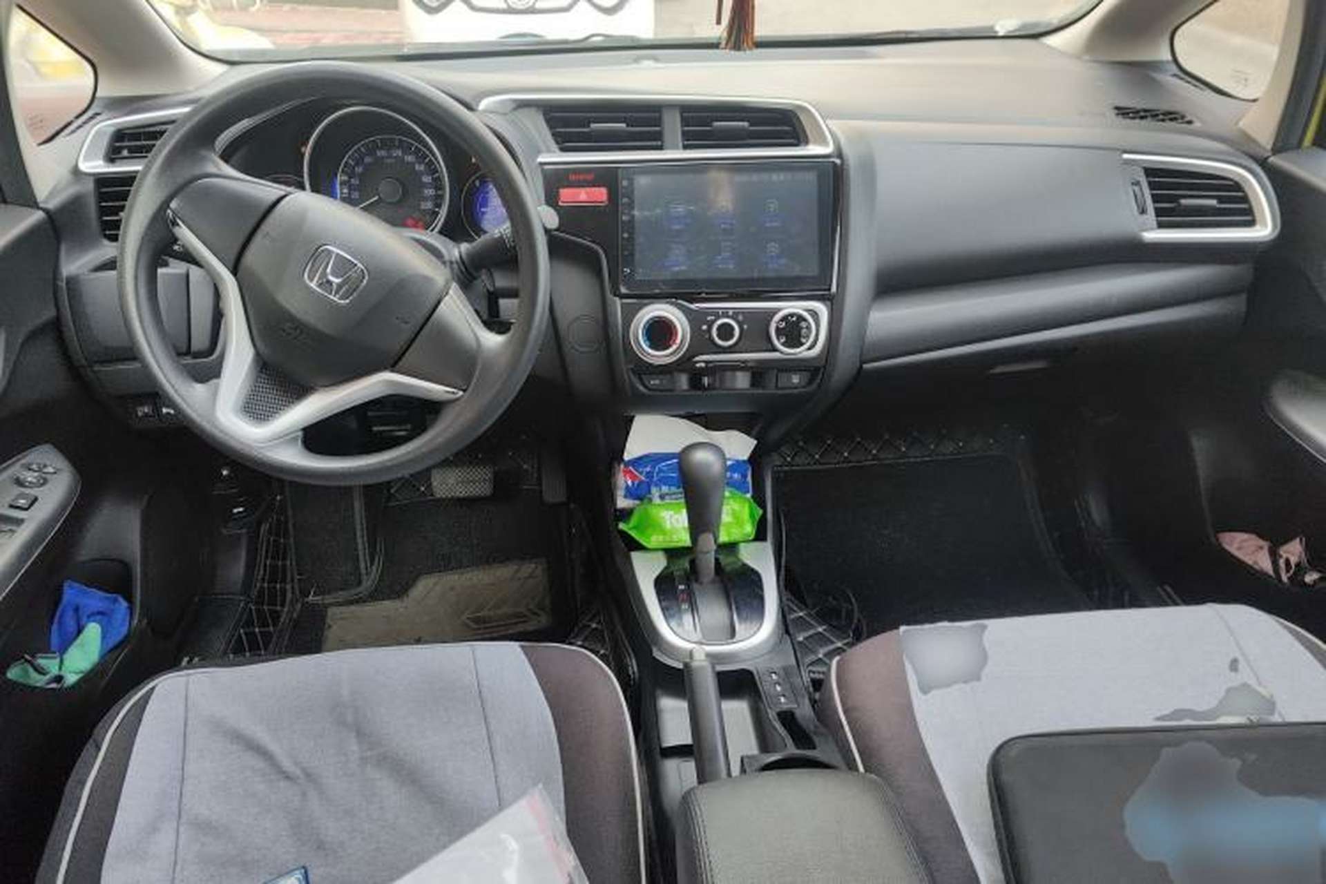 Used Honda Fit 2014 1.5L SE CVT Fashion Model Center Console