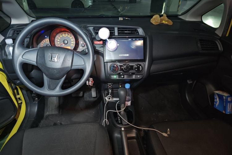 Used Honda Fit 2014 1.5L LX CVT Comfort Model Center Console