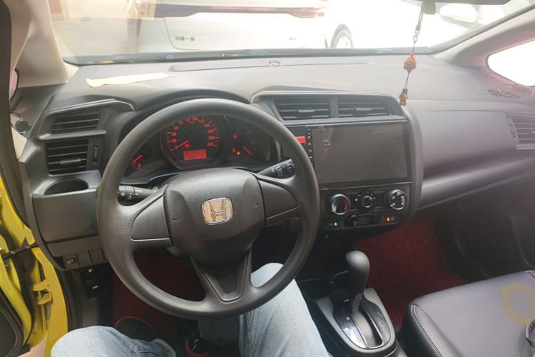 Used Honda Fit 2014 1.5L LX CVT Comfort Model Center Console