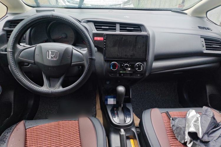 Used Honda Fit 2014 1.5L LX CVT Comfort Model Center Console