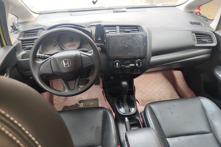 Used Honda Fit 2014 1.5L LX CVT Comfort Model Center Console