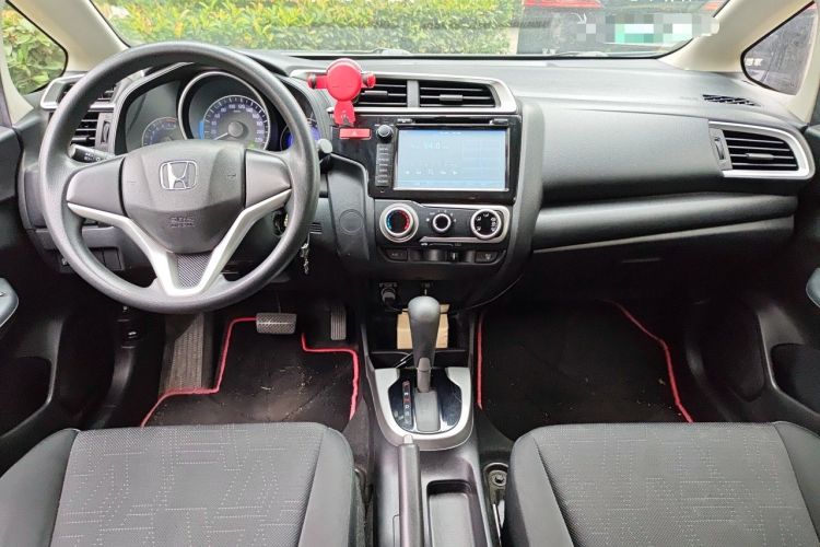 Used Honda Fit 2014 1.5L SE CVT Fashion Model Center Console