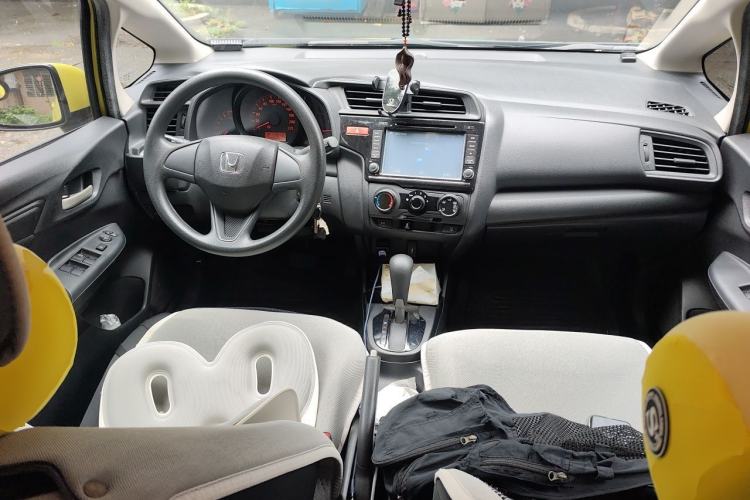 Used Honda Fit 2014 1.5L LX CVT Comfort Model Center Console
