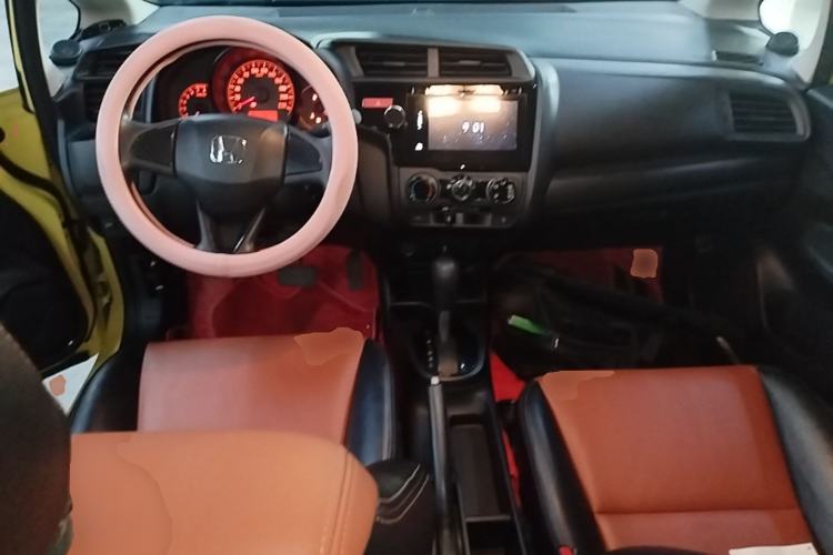 Used Honda Fit 2014 1.5L LX CVT Comfort Model Center Console