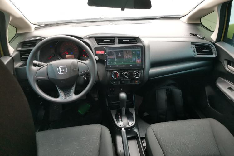 Used Honda Fit 2014 1.5L LX CVT Comfort Model Center Console