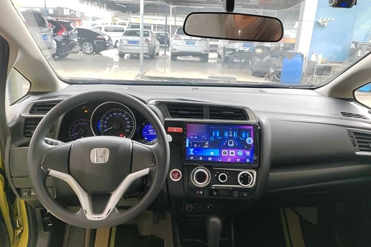 Used Honda Fit 2014 1.5L EX CVT Elite Model Center Console
