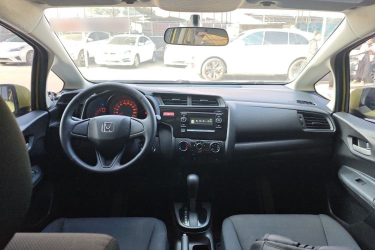 Used Honda Fit 2014 1.5L LX CVT Comfort Model Center Console