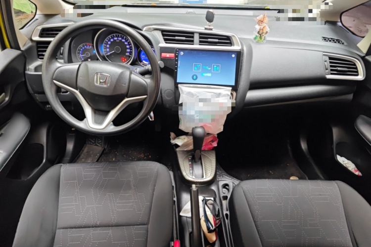 Used Honda Fit 2014 1.5L SE CVT Fashion Model Center Console