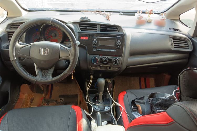Used Honda Fit 2014 1.5L LX CVT Comfort Model Center Console