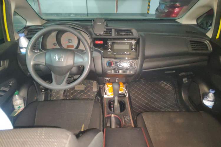 Used Honda Fit 2014 1.5L LX CVT Comfort Model Center Console